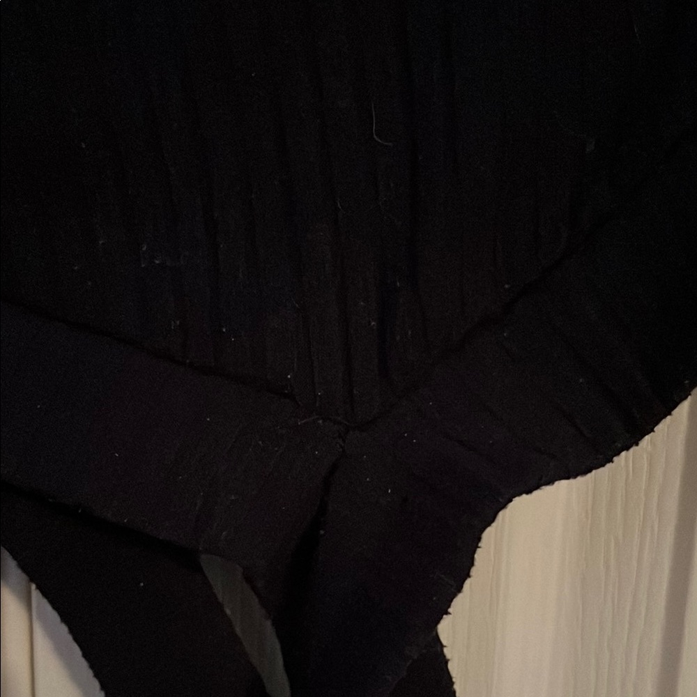 Elegant Black Long Sleeve Top - Picture 3 of 6